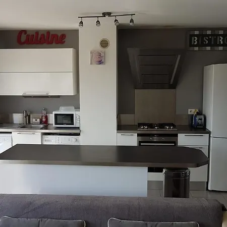 Très Beau 3 Pièces Spacieux Lumineux Et Climatisé *