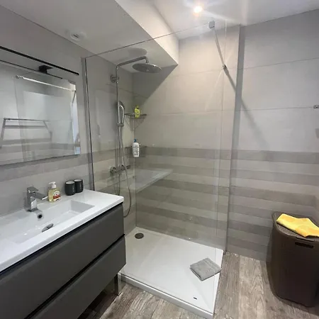 Très Beau 3 Pièces Spacieux Lumineux Et Climatisé *